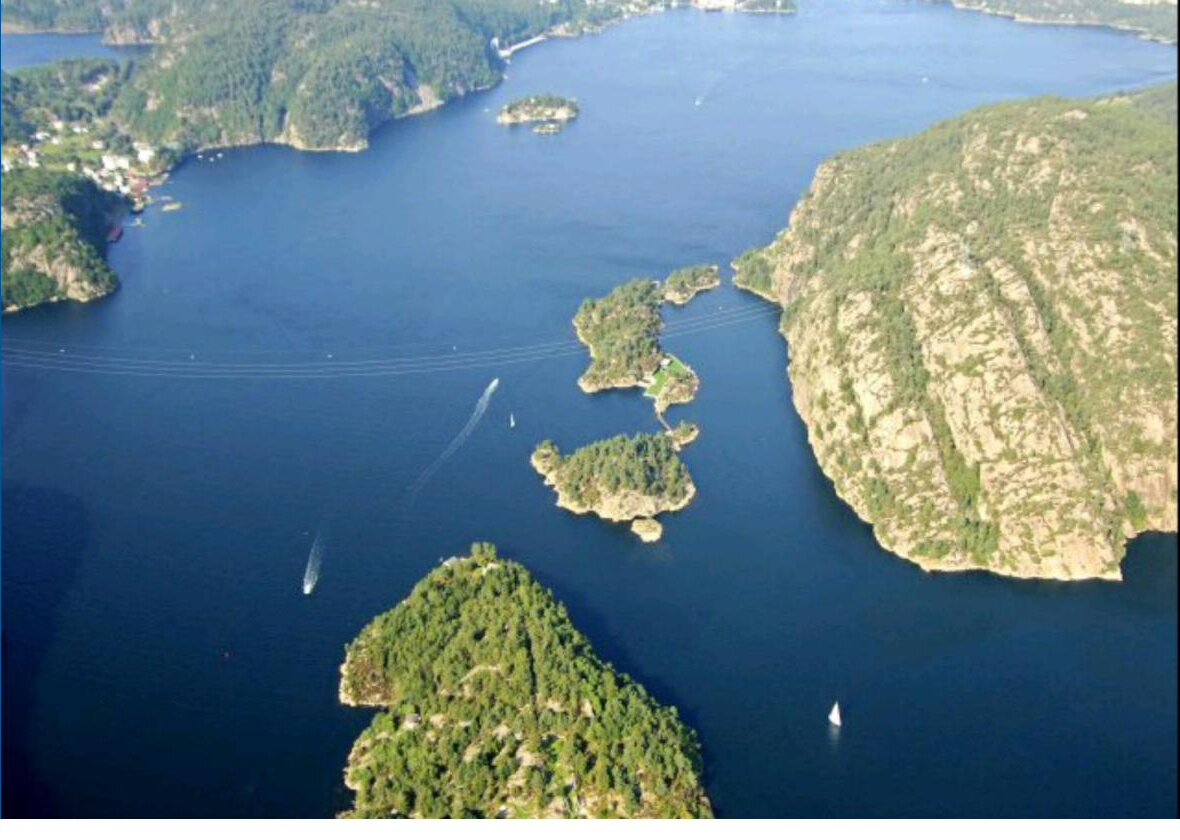 Noorse fjord vanuit de lucht
