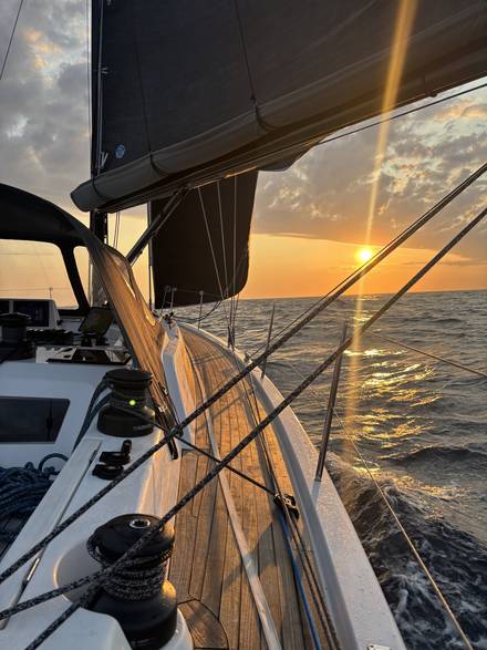 Zeilschip onderweg op de Noordzee (5)